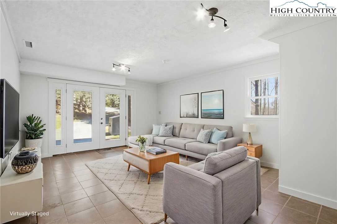 Image number 12 for the current listing