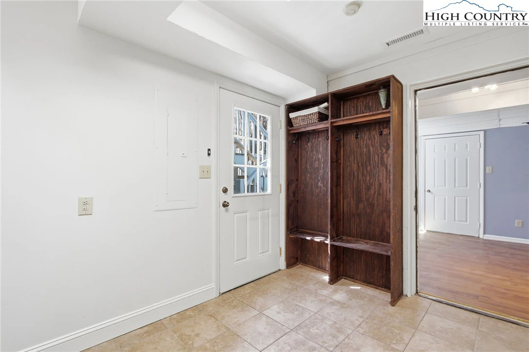 Image number 10 for the current listing