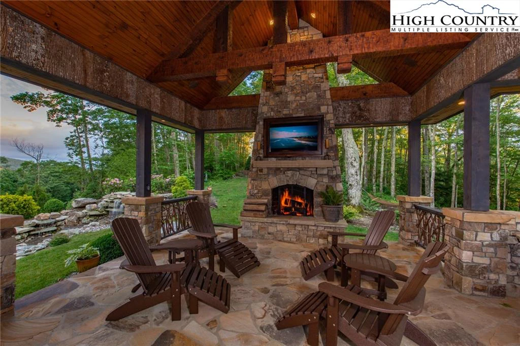 Image number 13 for the current listing