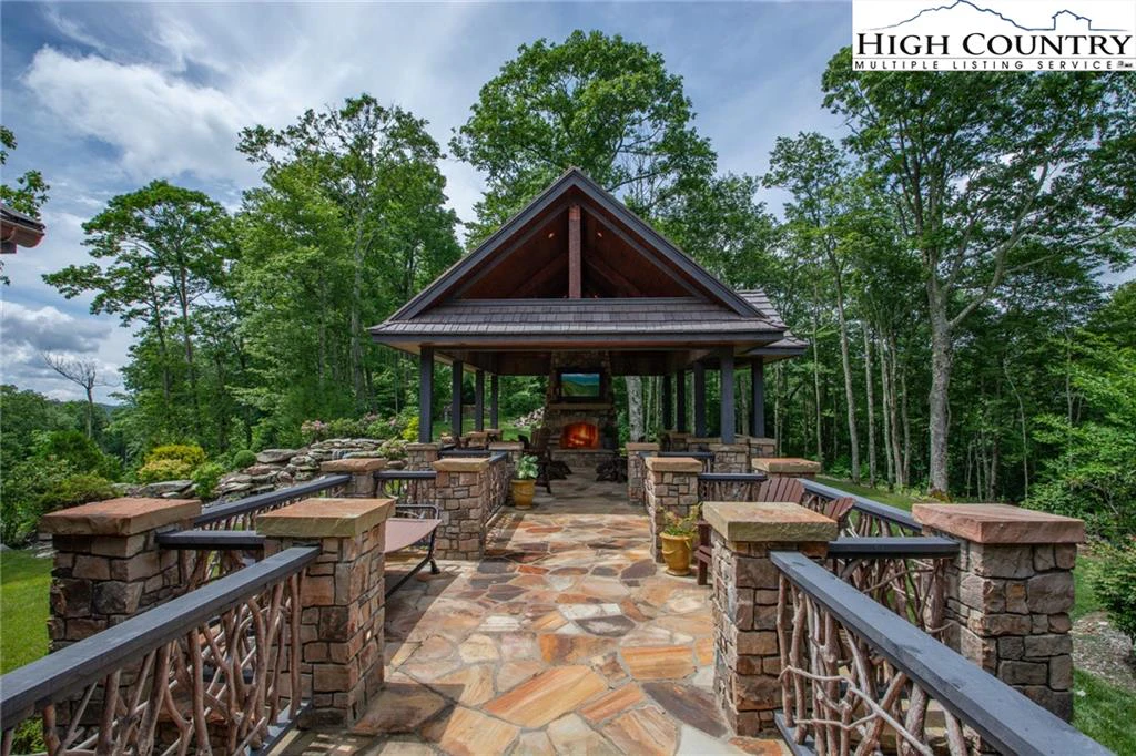 Image number 3 for the current listing