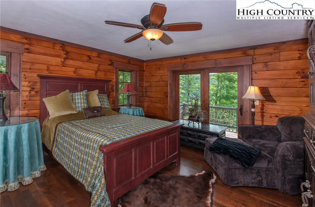 Image number 4 for the current listing