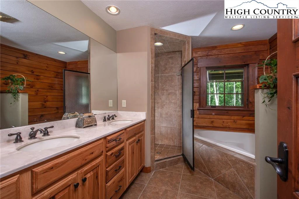 Image number 5 for the current listing