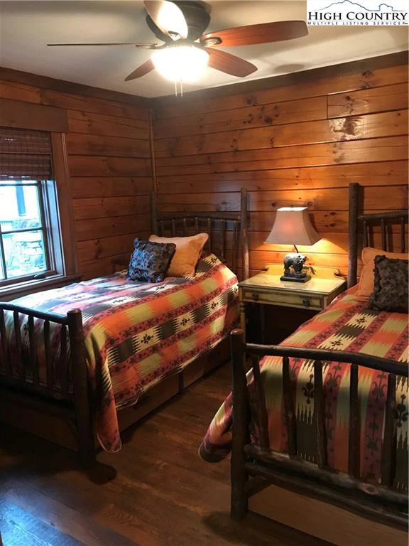 Image number 8 for the current listing