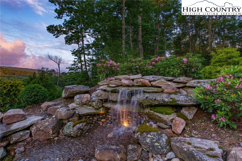 Image number 9 for the current listing