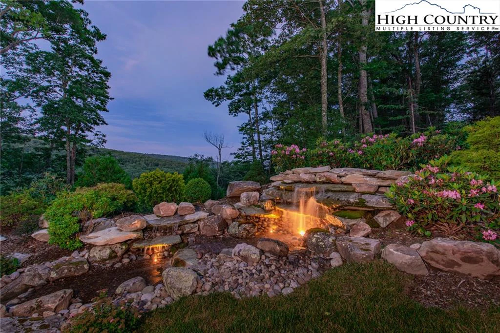 Image number 10 for the current listing