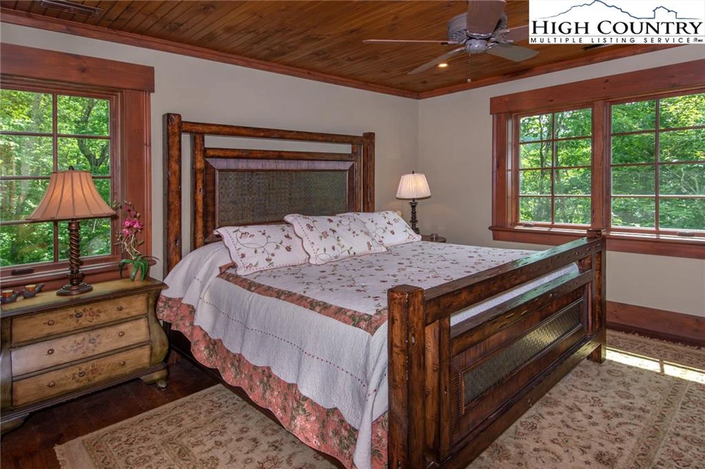 Image number 14 for the current listing