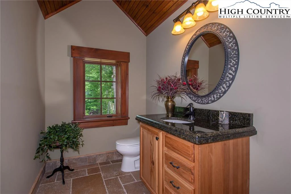 Image number 18 for the current listing