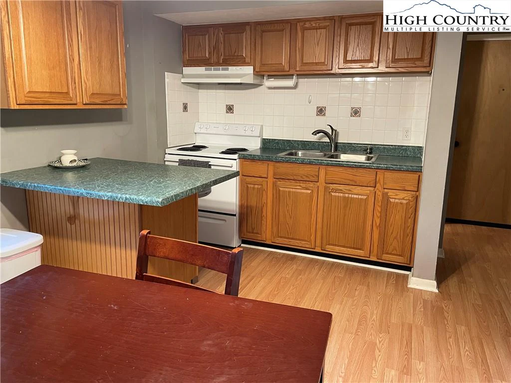 Image number 11 for the current listing