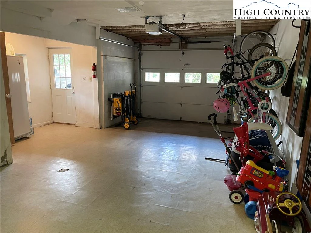 Image number 6 for the current listing
