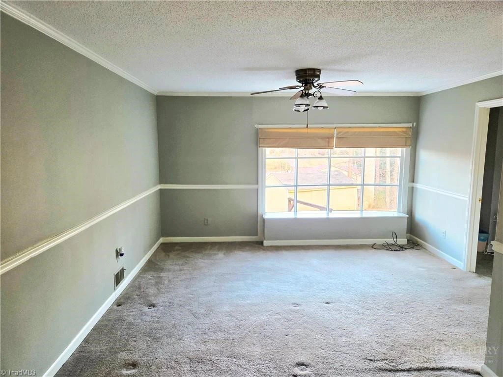 Image number 17 for the current listing