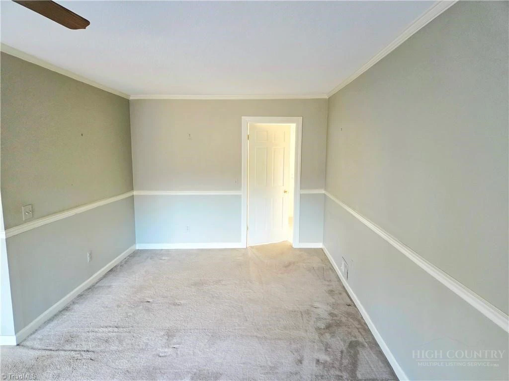 Image number 18 for the current listing