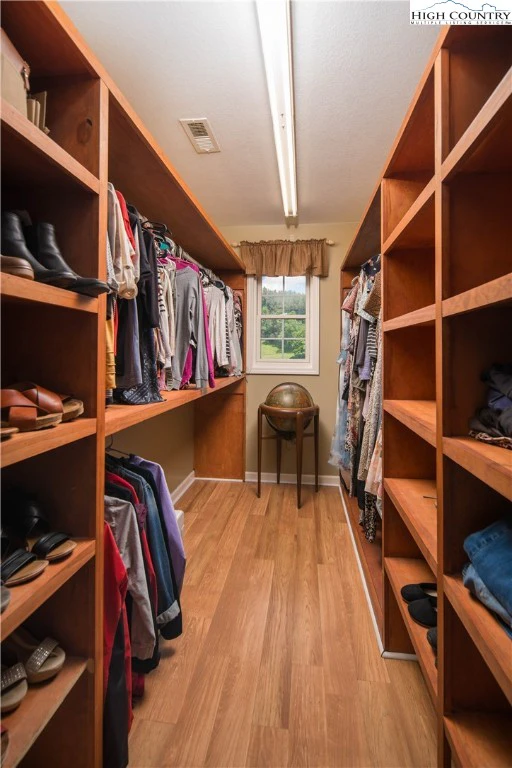 Image number 3 for the current listing