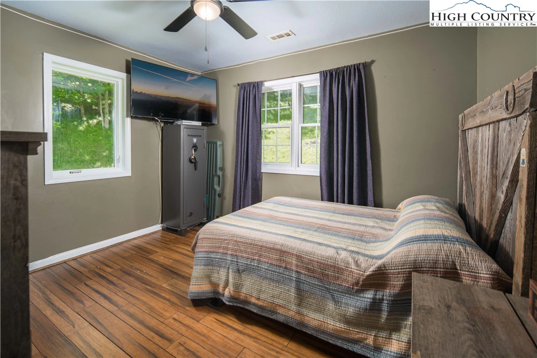 Image number 6 for the current listing