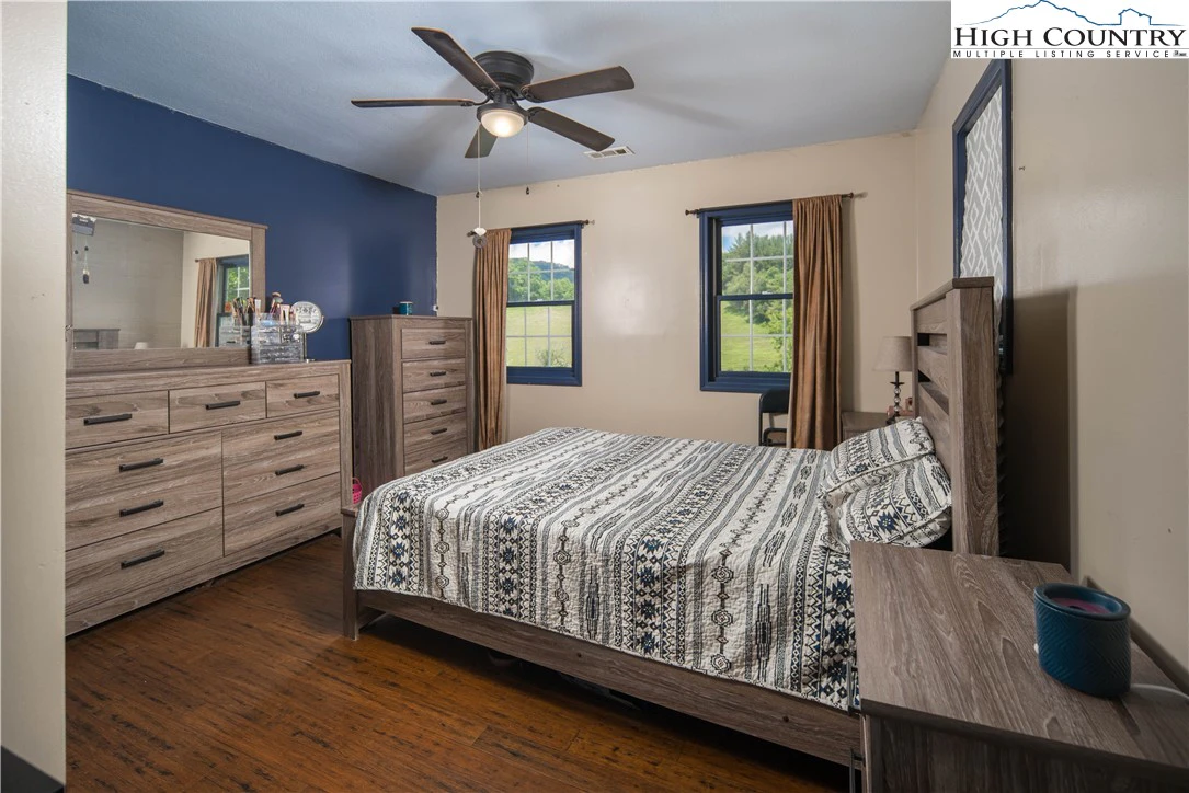 Image number 8 for the current listing