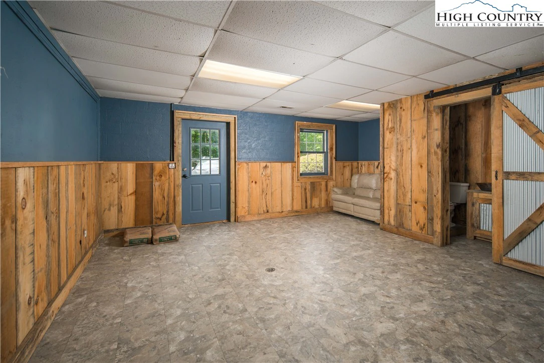 Image number 11 for the current listing