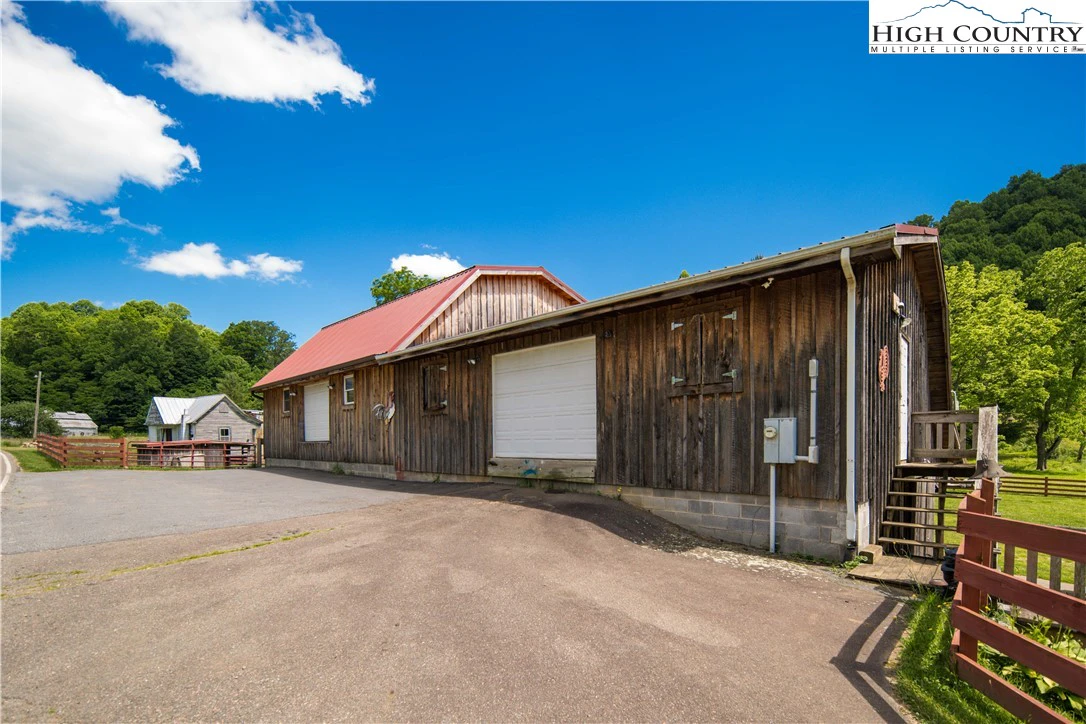 Image number 15 for the current listing