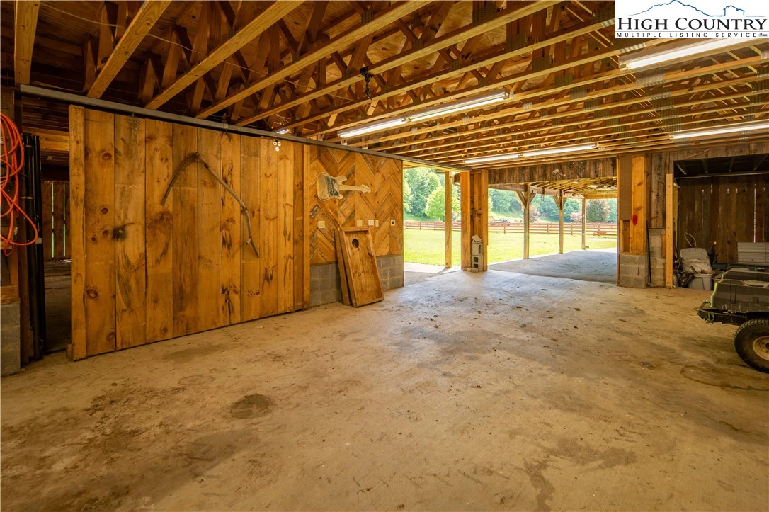 Image number 18 for the current listing