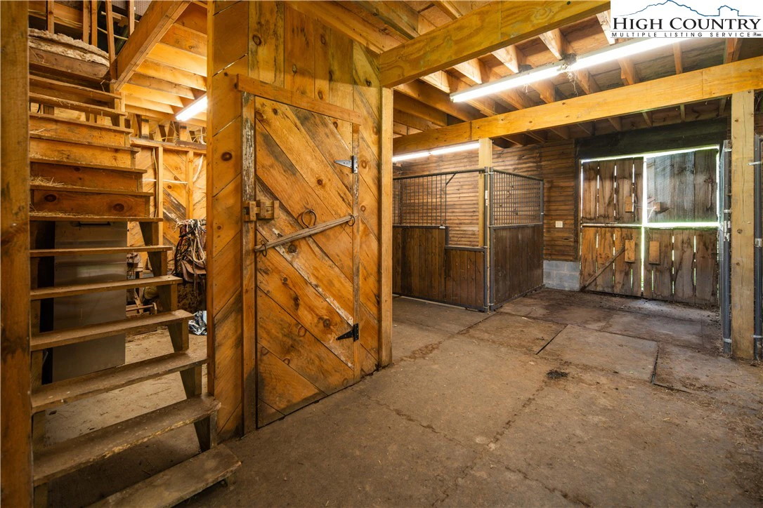 Image number 20 for the current listing
