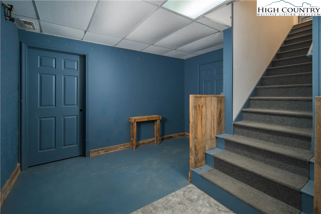 Image number 9 for the current listing