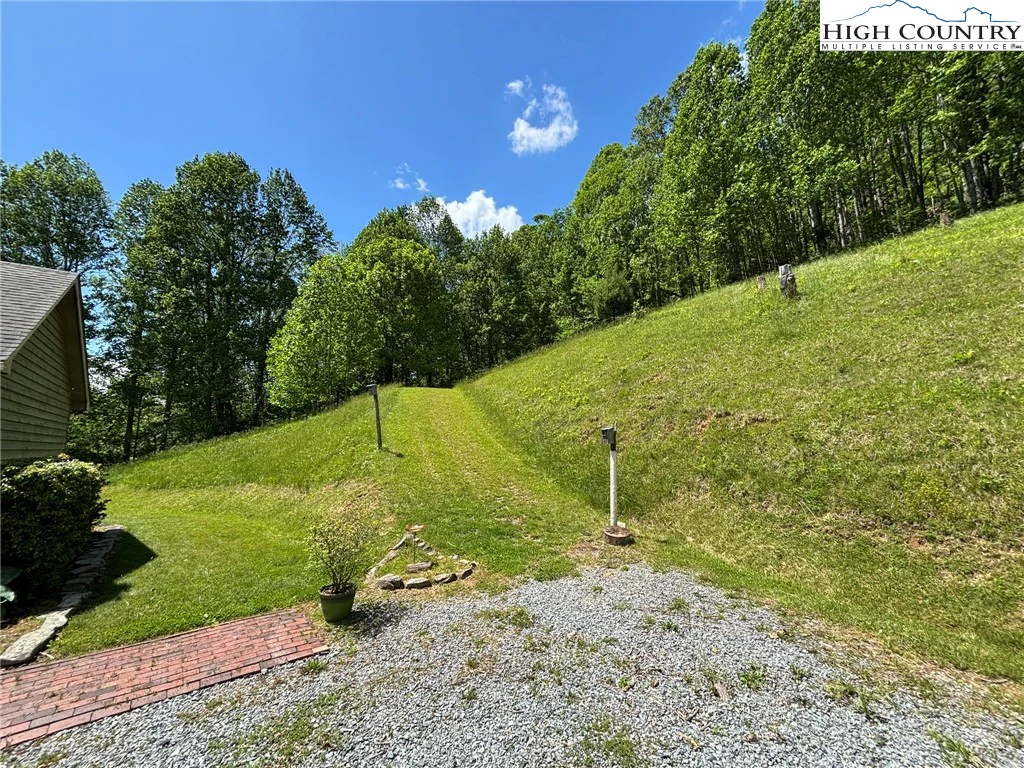 Image number 14 for the current listing