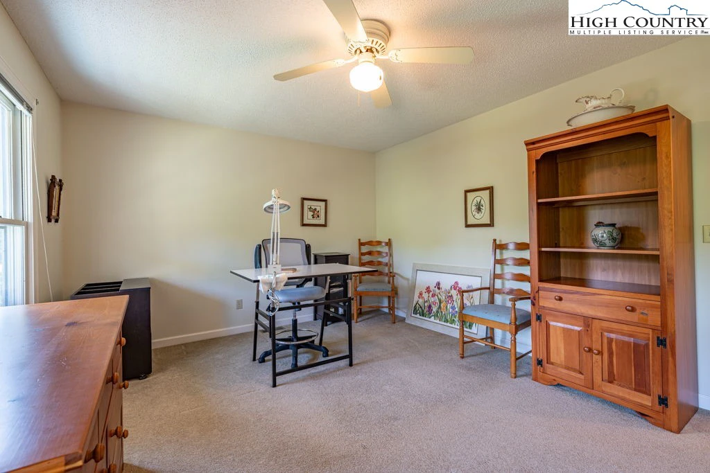 Image number 3 for the current listing