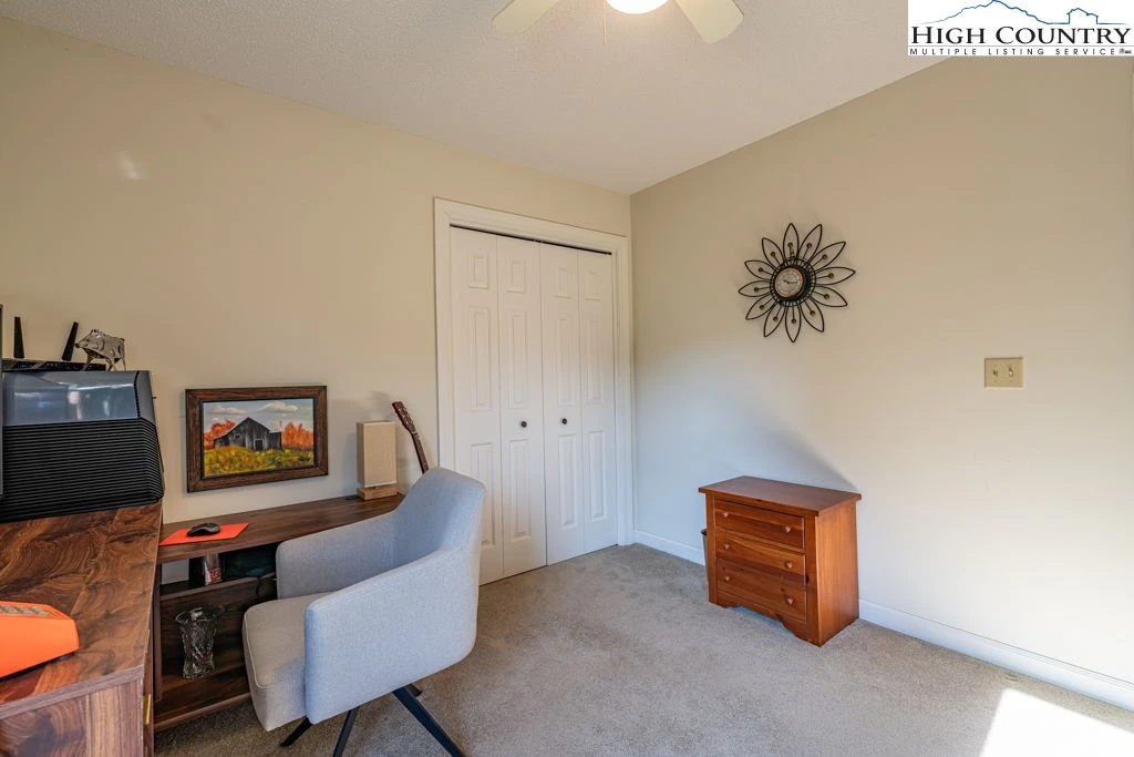 Image number 5 for the current listing