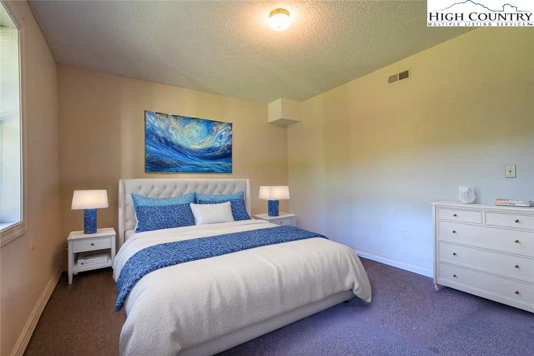 Image number 10 for the current listing
