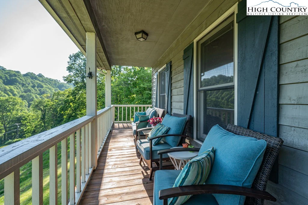 Image number 13 for the current listing
