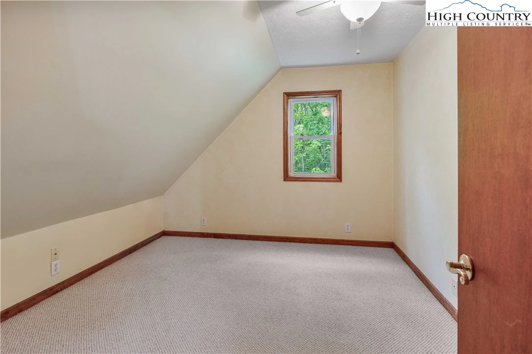 Image number 16 for the current listing