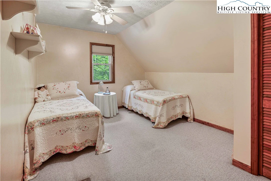 Image number 13 for the current listing