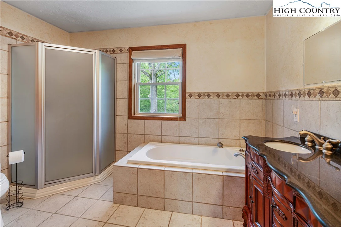 Image number 10 for the current listing