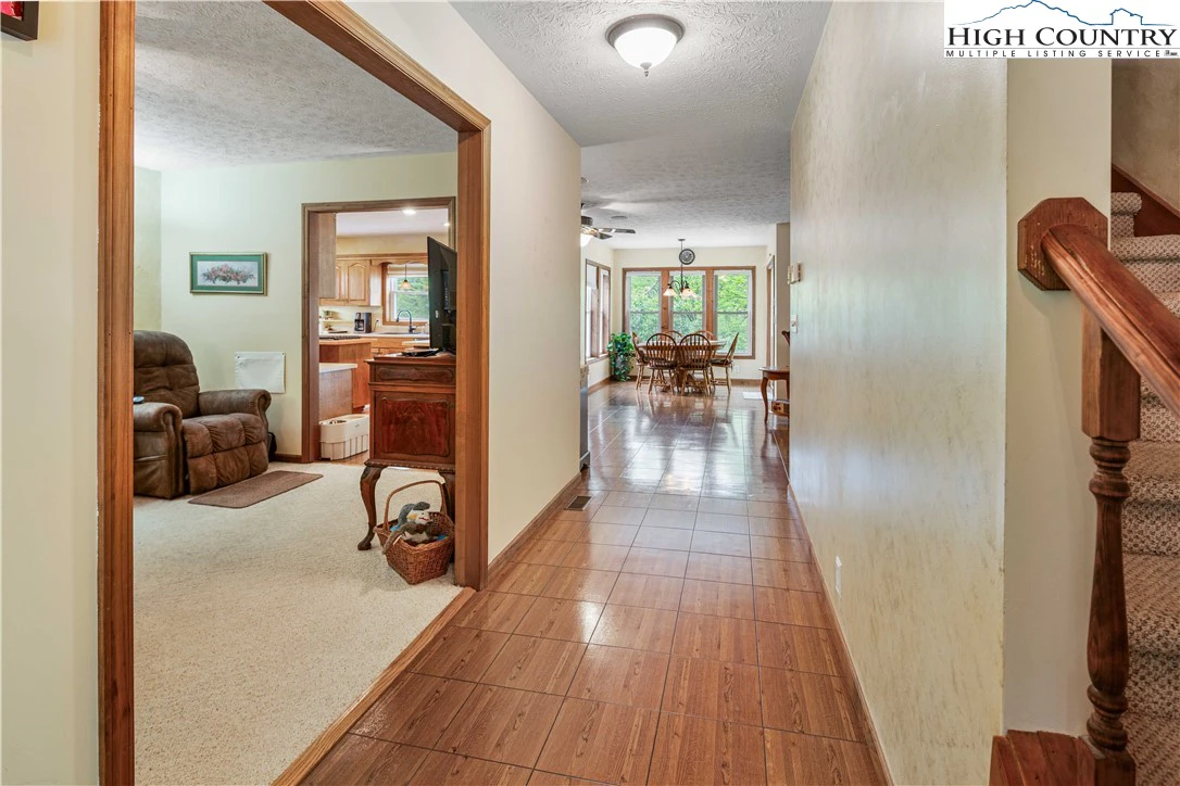 Image number 7 for the current listing