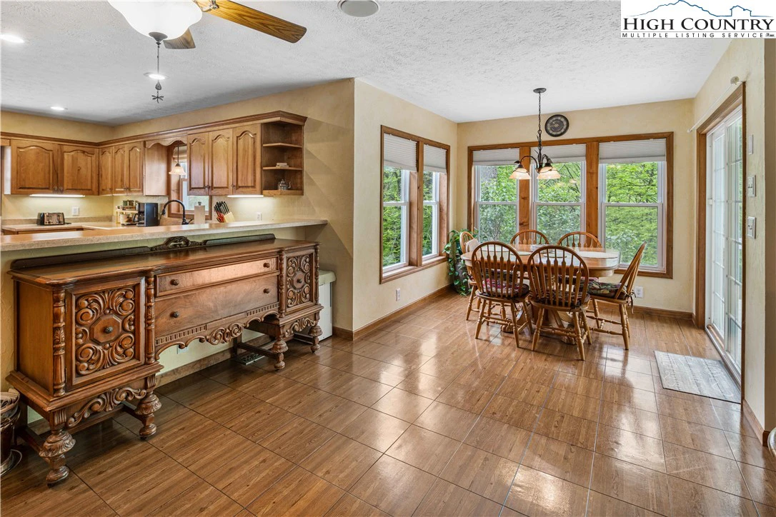 Image number 6 for the current listing