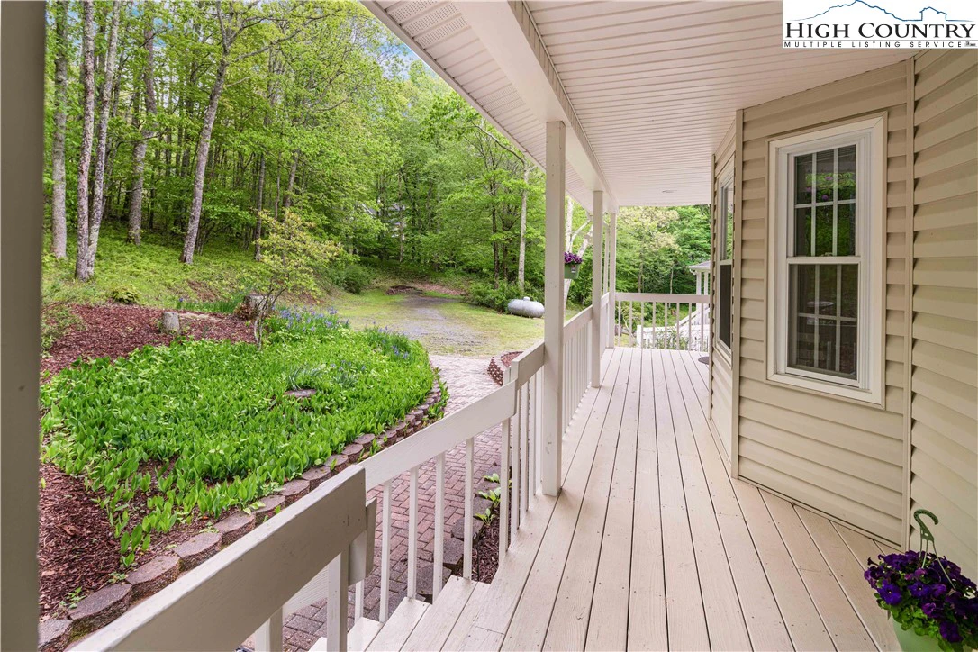 Image number 14 for the current listing