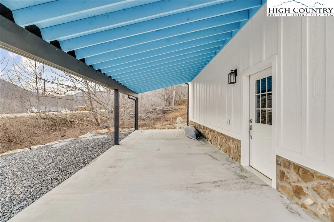 Image number 19 for the current listing