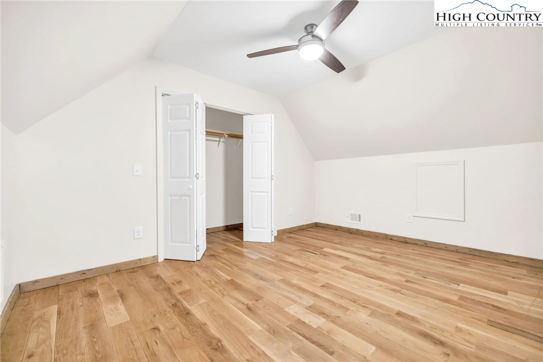 Image number 8 for the current listing