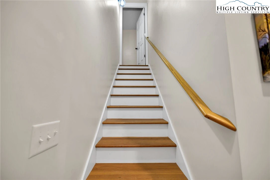 Image number 6 for the current listing