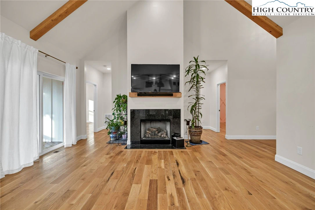 Image number 9 for the current listing
