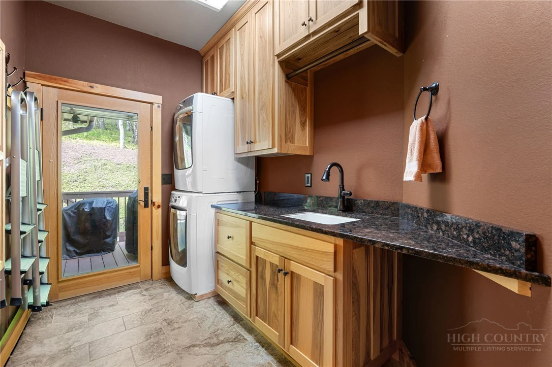 Image number 4 for the current listing