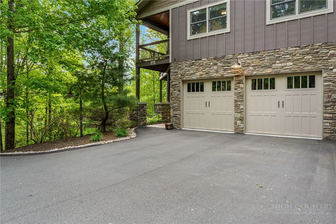 Image number 8 for the current listing