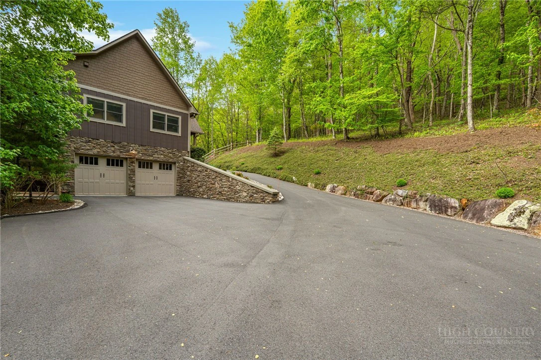 Image number 9 for the current listing