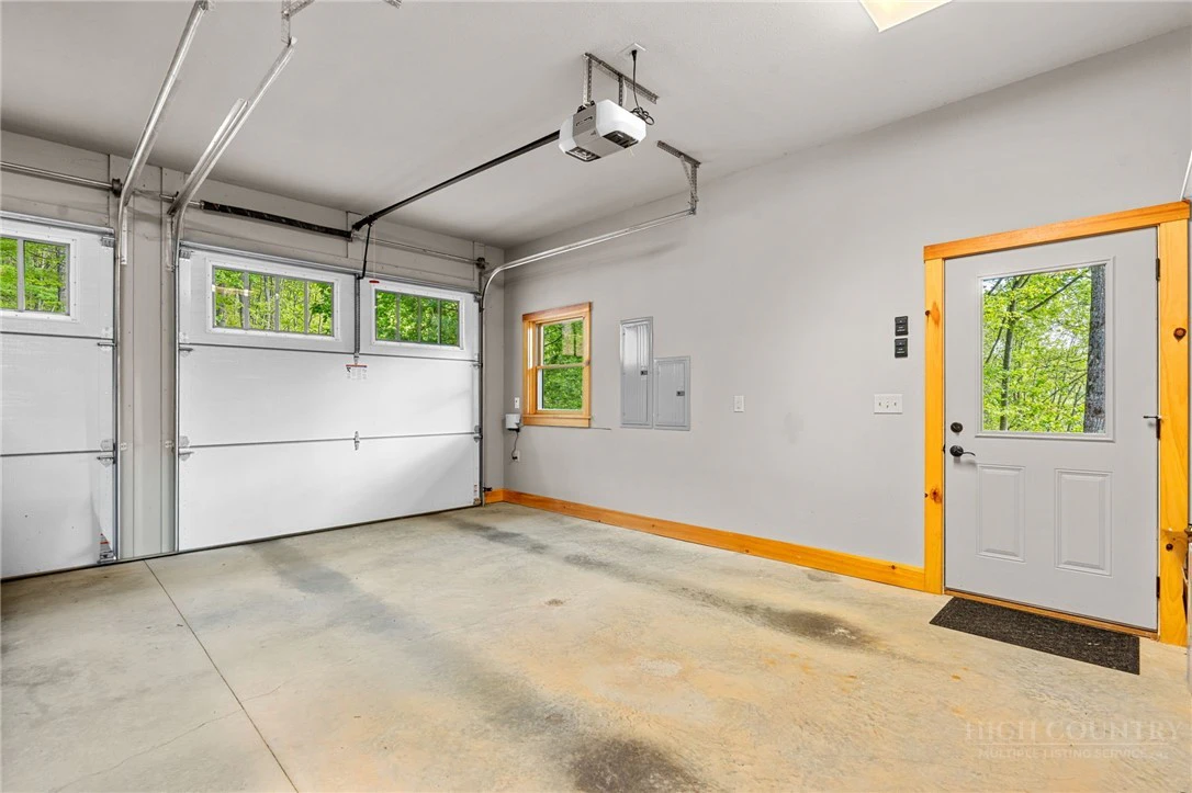 Image number 15 for the current listing