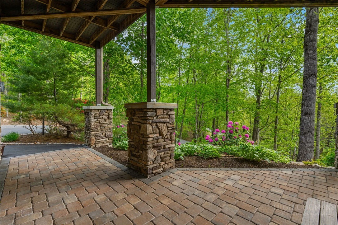 Image number 16 for the current listing