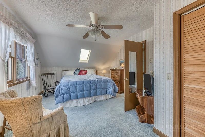 Image number 9 for the current listing
