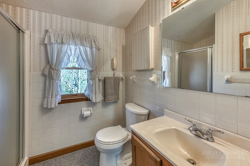 Image number 2 for the current listing