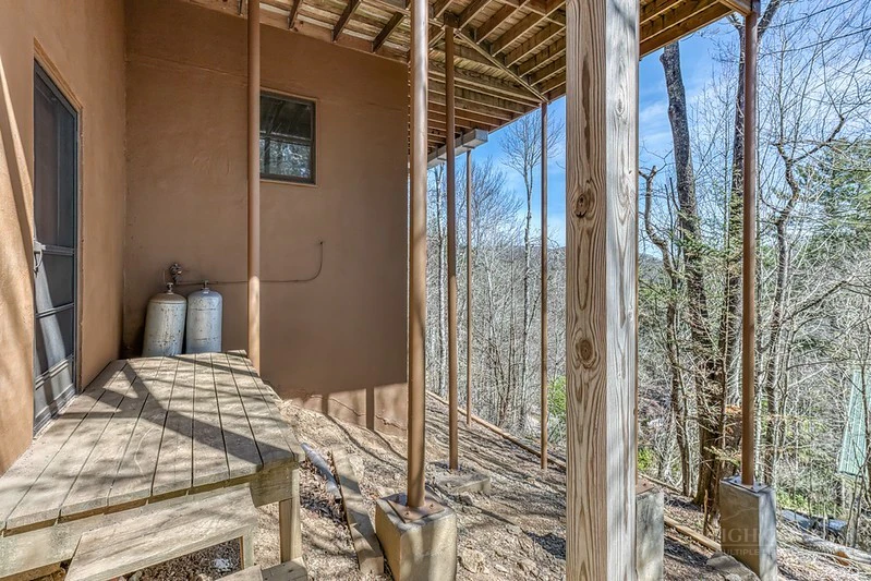Image number 16 for the current listing
