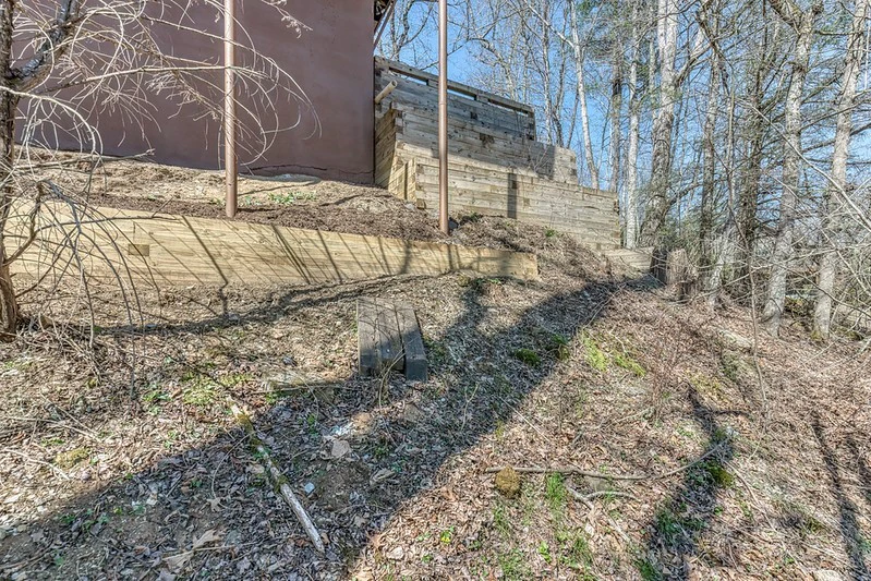 Image number 17 for the current listing