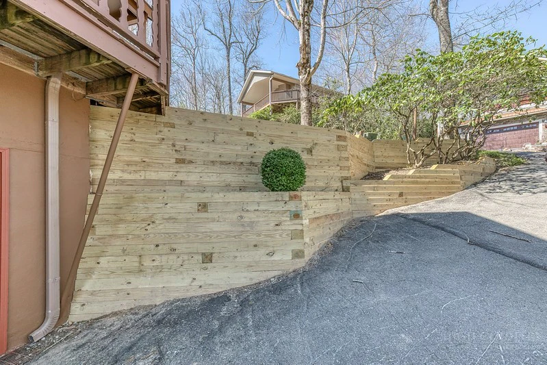 Image number 19 for the current listing