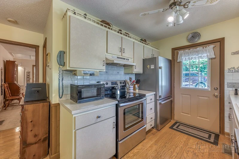 Image number 21 for the current listing
