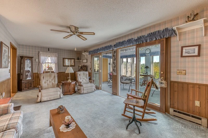 Image number 11 for the current listing